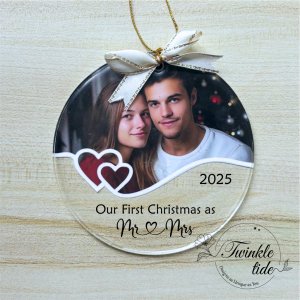 First Christmas as Mr & Mrs - Make your first festive season together extra special with these handmade resin ornaments. Perfect as a keepsake or gift for newlyweds.
Wording in black text only
Finished with a ribbon & gold string for hanging
Crafting time: 2 weeks
Pickup available in Berwick
Free postage for orders over $100